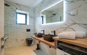Shower - Lovely home in Pican with sauna (Pican)