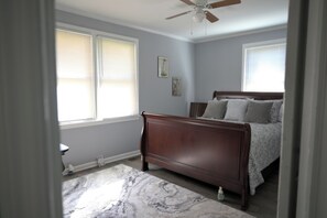 2 多间卧室、熨斗/熨衣板、WiFi、床单