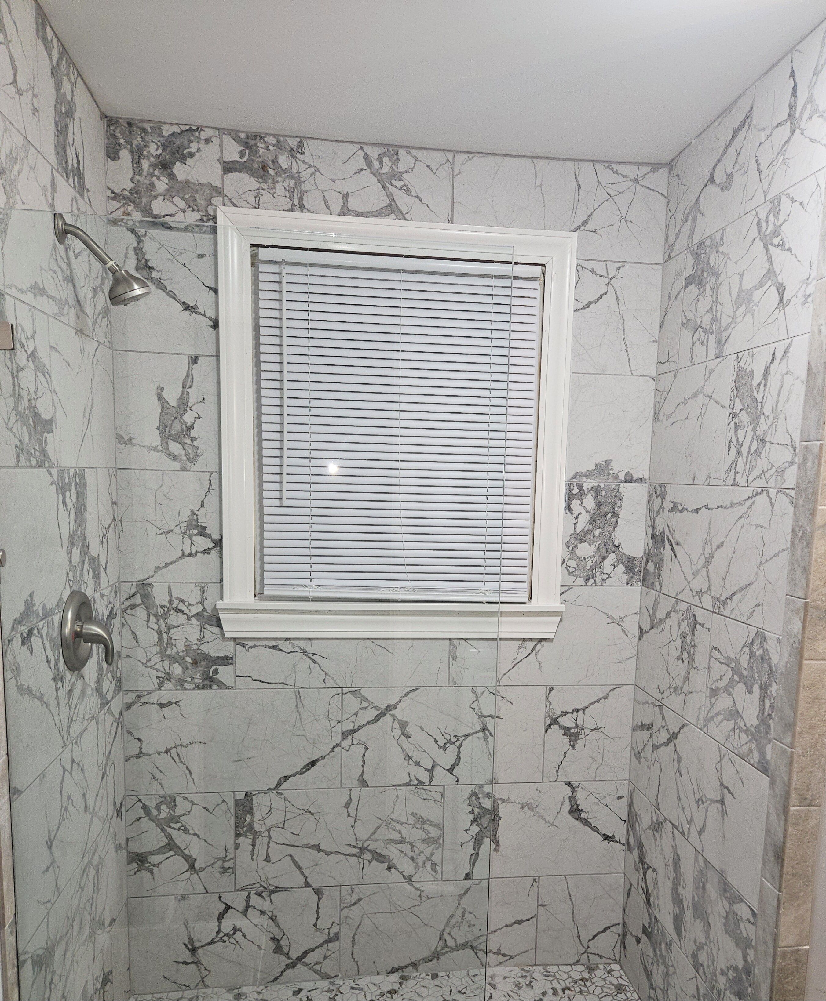 Dusche, Handtücher, Seife, Toilettenpapier