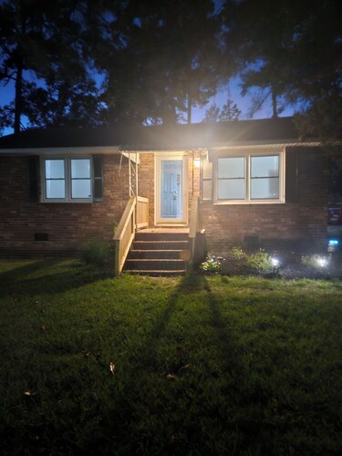2-bedroom house in delightful Augusta with cool AC and charm