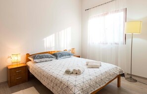 2 chambres, fer et planche à repasser, lit parapluie, Wi-Fi gratuit