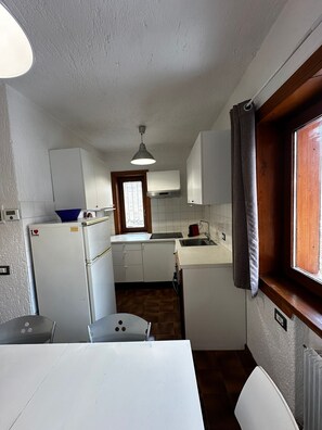 Four, plaque de cuisson