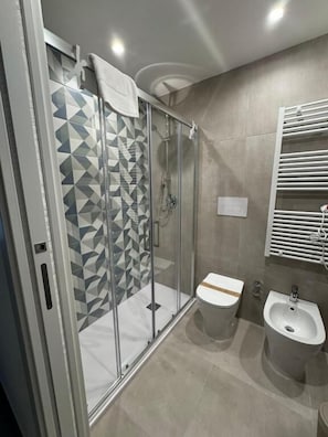 Shower, free toiletries, hair dryer, towels