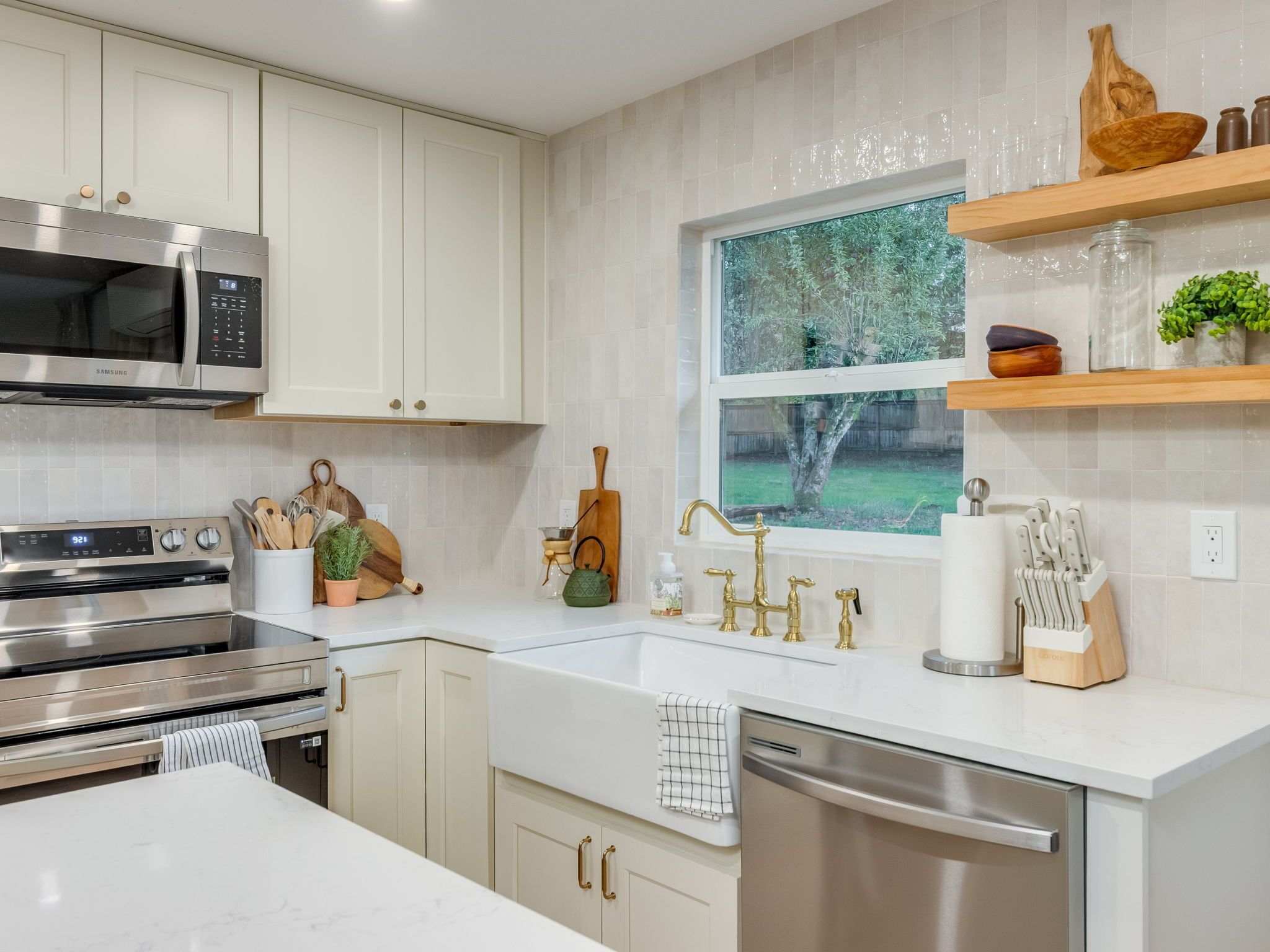 Mikrowelle, Ofen, Herdplatte, Geschirrspüler