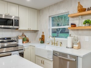 Mikrowelle, Ofen, Herdplatte, Geschirrspüler