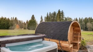 A hot tub with a wooden barrel structure and a wooden ladder. - SPA&Sauna Retreat-Serene Setting, picnic/fireplace, Enjoy with the whole family! (Vancouver)