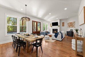 Smart-tv, pejs, videospil, bordtennisbord