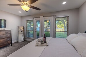 3 habitaciones, tabla de planchar con plancha y cuna de viaje 