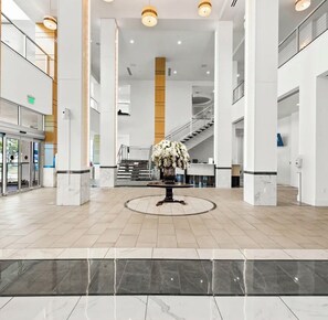 A spacious lobby with a marble floor, a central floral arrangement, and a staircase in the background. - Entire rental unit in Fort Myers Florida
2 guests 1 bedroom 1 bed 1 bath (Fort Myers)