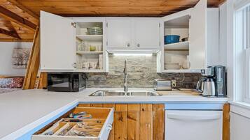 Micro-ondes, four, plaque de cuisson, lave-vaisselle