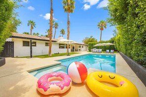 Pool - The Palm Diamond a Luxury Poolside and Golf Oasis (Palm Springs)