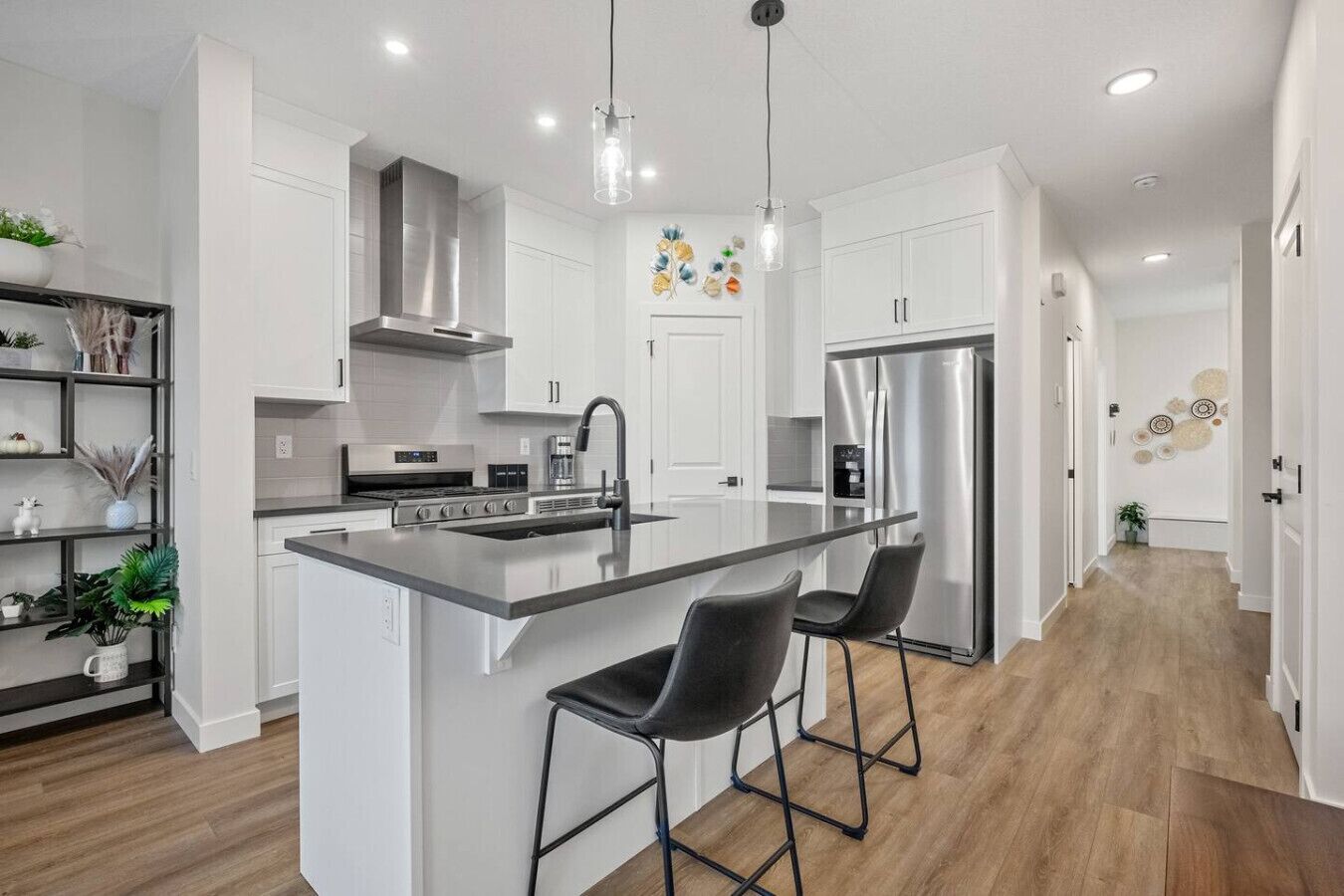 ثلاجة، ميكروويف، فرن، موقد طهي مسطح