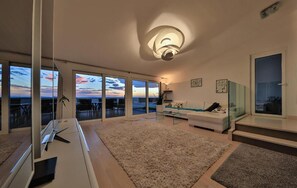 TV, fireplace - Gorgeous home in Podstrana (Podstrana)