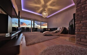 TV, fireplace - Gorgeous home in Podstrana (Podstrana)