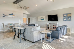 Smart TV - Upscale home, steps to beach, spectacular, world class sunsets! (Dauphin Island)