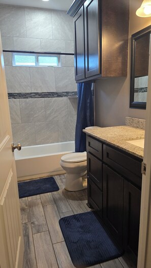 Towels, soap, toilet paper - Spacious 3-bedroom house in tranquil Aransas Pass with AC (Aransas Pass)