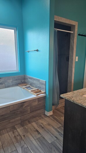 Towels, soap, toilet paper - Spacious 3-bedroom house in tranquil Aransas Pass with AC (Aransas Pass)