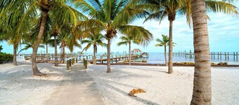 Exclusive Villa/Oceanfront terrace & Private Beach