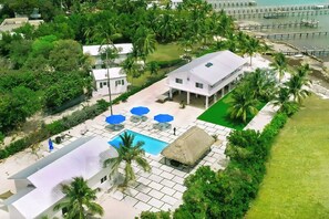 Enjoy the perfect blend of nature and comfort with this stunning exterior view just steps from the ocean - Exclusive Villa/Oceanfront terrace & Private Beach (Tavernier)