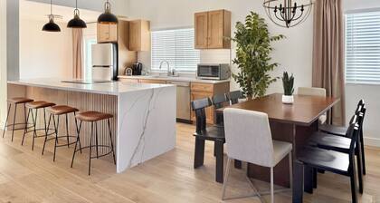 Designer's Touch: stylish 4-bed---Paradise in San Diego