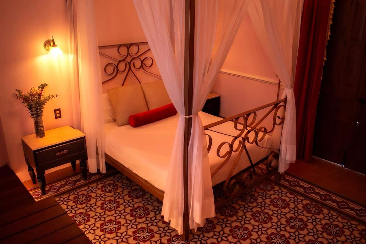 Romantic Suite, Garden View