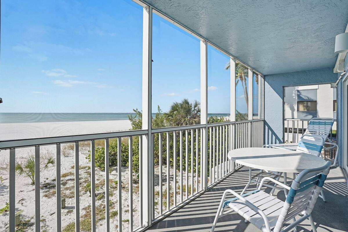 Condo Deluxe, 2 habitaciones, vista al océano | Vista a la playa o el mar