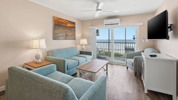 Living area - Windward Passage Resort (Fort Myers Beach)