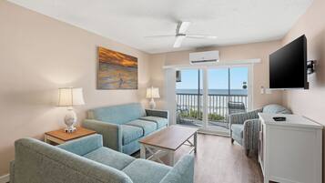 Deluxe Condo, Balcony, Ocean View | Living area