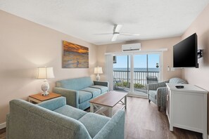 Deluxe-Apartment, Balkon, Meerblick | Wohnbereich