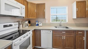 Private kitchen - Windward Passage Resort (Fort Myers Beach)