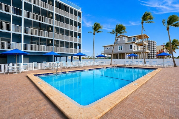 Windward Passage Resort - Sanibel Island, FL