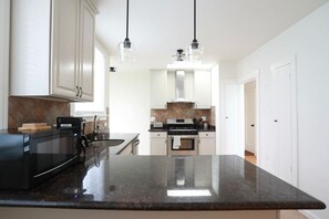 Fridge, microwave, oven, stovetop - Family-Friendly 4BR/2.5BA near GG Park w/parking (San Francisco)