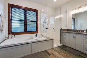 Towels, soap, toilet paper - The Redwood Estate - Events on 25 Acres of Serenity (Aubrey)
