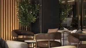 An outdoor seating area with modern furniture and a wooden slatted ceiling. - Deluxe apartment near the Airport entire rental unit (Guatemala)