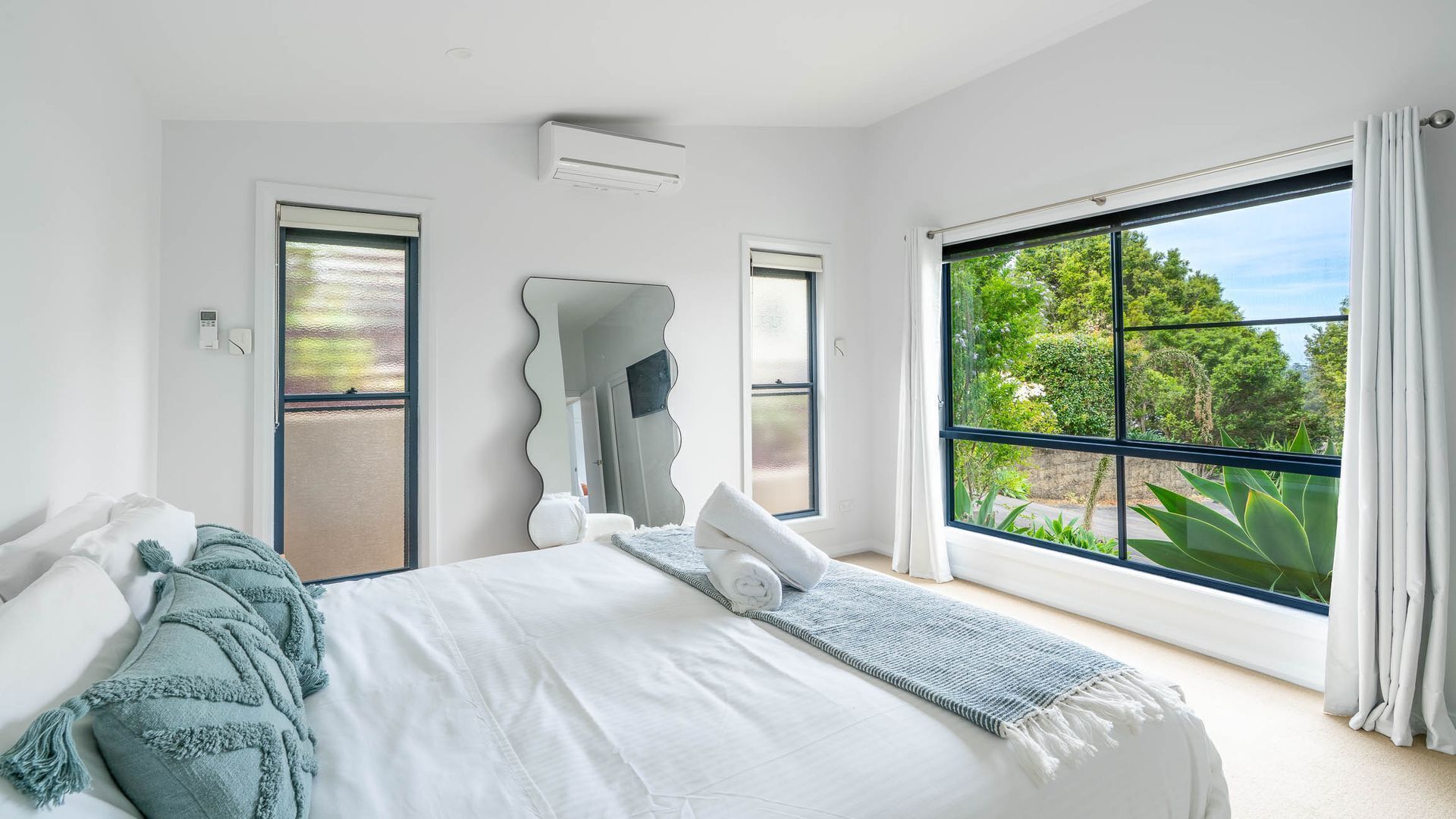 4 bedrooms, iron/ironing board, travel cot, free WiFi