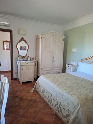 6 camere, una scrivania, culla da viaggio, Wi-Fi gratuito