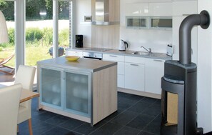 Kühlschrank, Mikrowelle, Herdplatte, Geschirrspüler