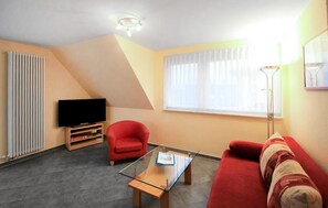 TV - 1 bedroom pet friendly apartment in Röbel (Röbel)