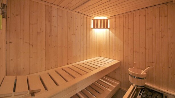A sauna with wooden walls and benches. - Amazing apartment in Röbel with sauna (Röbel)
