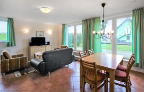 TV - 1 bedroom beautiful apartment in Röbel (Röbel)