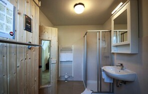 Bathroom - Beautiful apartment in Röbel with sauna (Röbel)