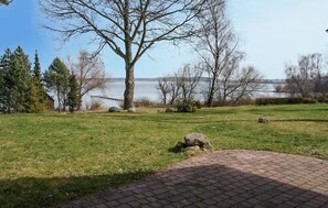 Property grounds - Stunning apartment in Röbel with lake view (Röbel)