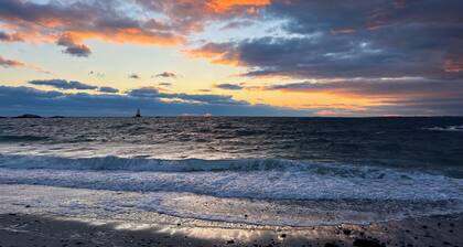 Fairytale 5-bedroom Arts & Crafts bungalow in peaceful Little Compton