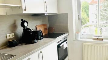 KĂŒhlschrank, Ofen, Herdplatte, GeschirrspĂŒler