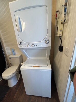 Towels, toilet paper - Tranquil charming Tiny House in Clinton (Clinton)
