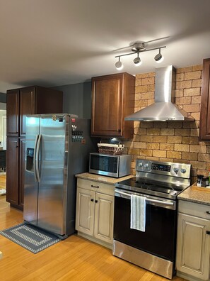 Microondas, horno, parrilla de estufa y lavavajillas 