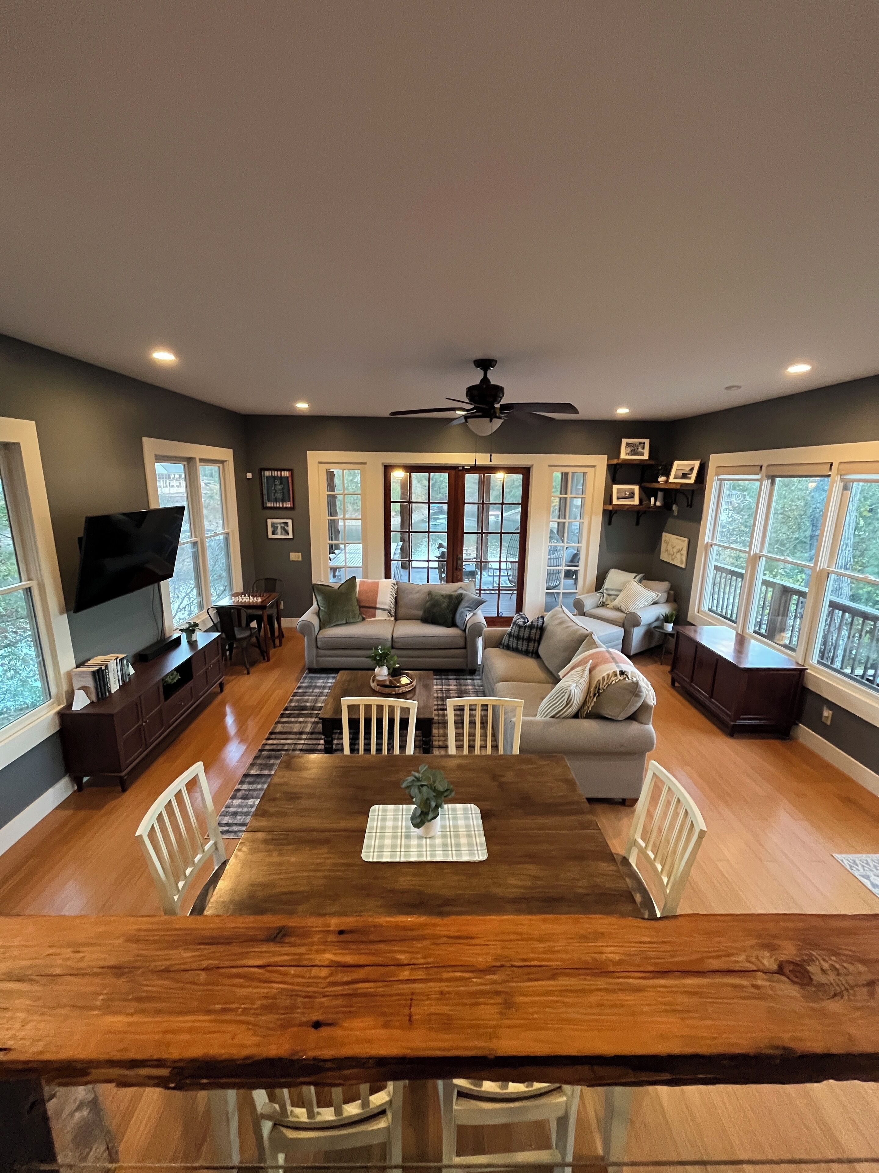 Télévision, cheminée