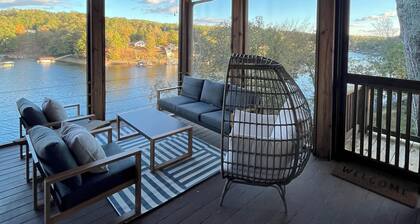 Smith Lake waterfront retreat w/ hot tub, game room & private dock, sleeps 10