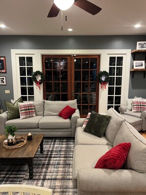 Televisión y chimenea 