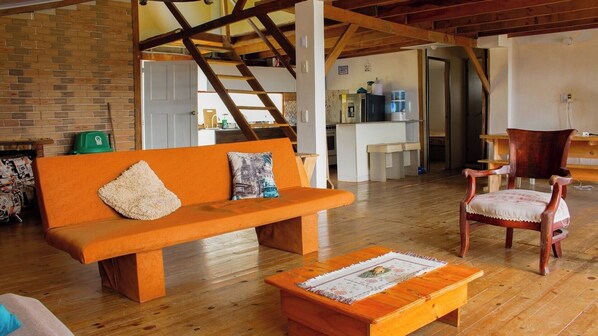 TV, fireplace - Casa Horizonte | Piscina, Zona social, Vista Lago (Darien)